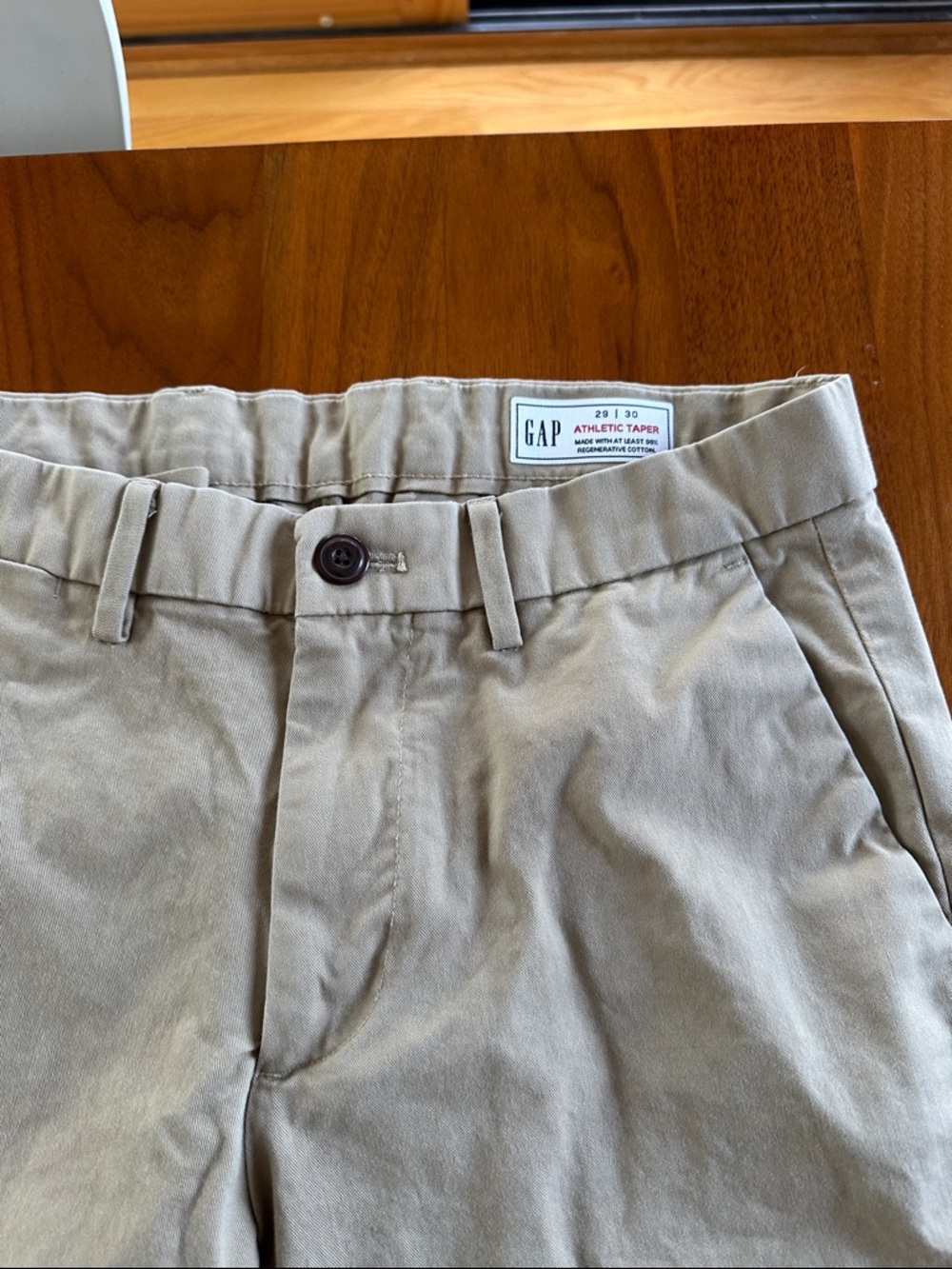 GAP Men’s Athletic Taper Chinos in Khaki/Tan 29x30